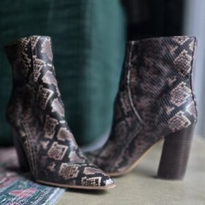 Jennifer Lopez Brown Snake Print Heeled Boots